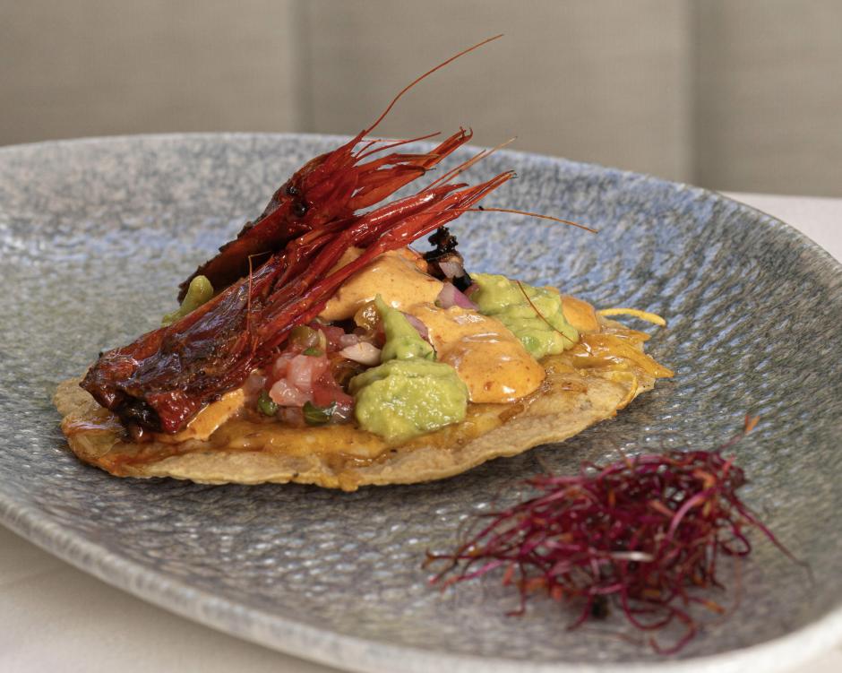 Taco de camarón con guacamole