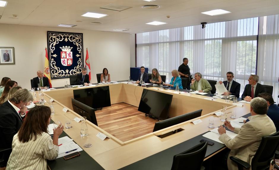 Reunión de la Mesa de las Cortes de Castilla y León y posterior celebración de la Junta de Portavoces