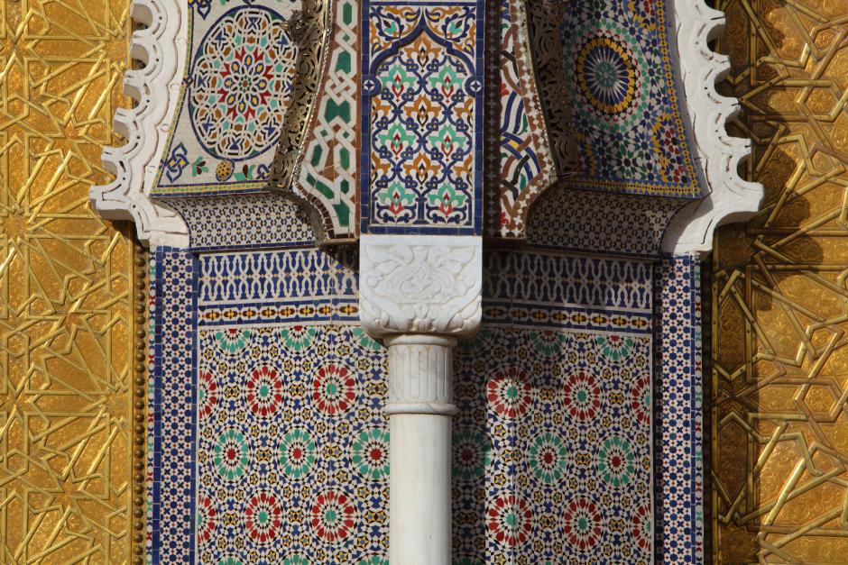 Detalle de la fachada con azulejos del Palacio Real de Fez