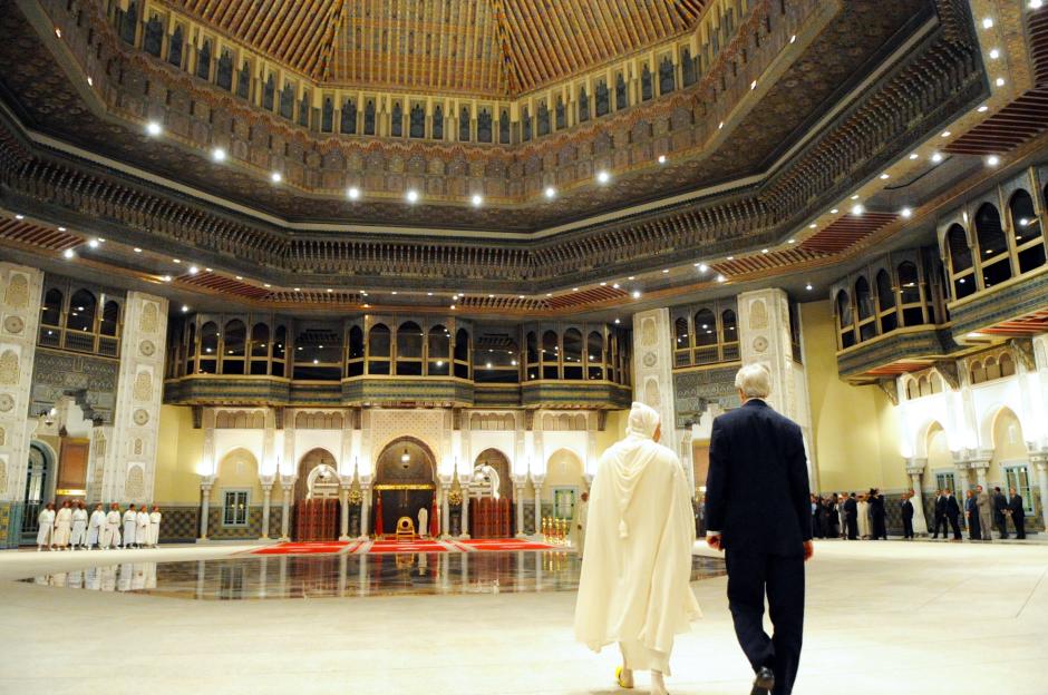 Sala ceremonial del interior del palacio, fotografiada en 2014 durante una visita del Secretario de Estado de Estados Unidos, John Kerry