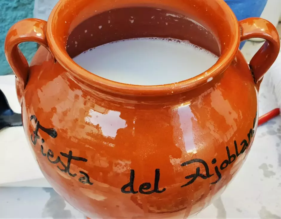 Ajoblanco en botijos de barro