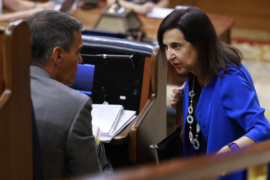 Pedro Sánchez y Margarita Robles, el jueves en el Congreso