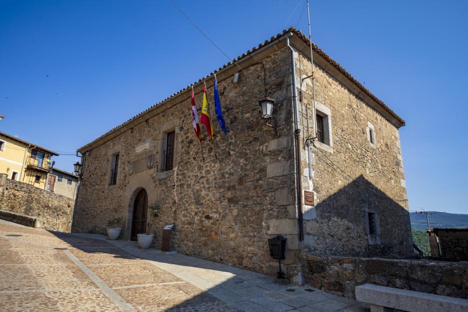 Edificio histórico que alberga el Ayuntamiento de Miranda del Castañar