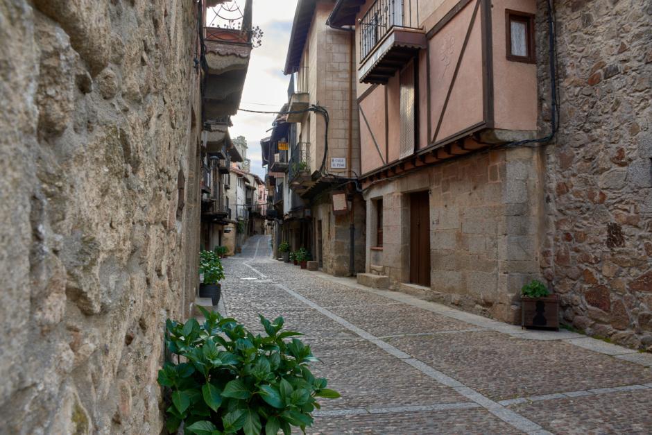 Callejón empedrado de la villa
