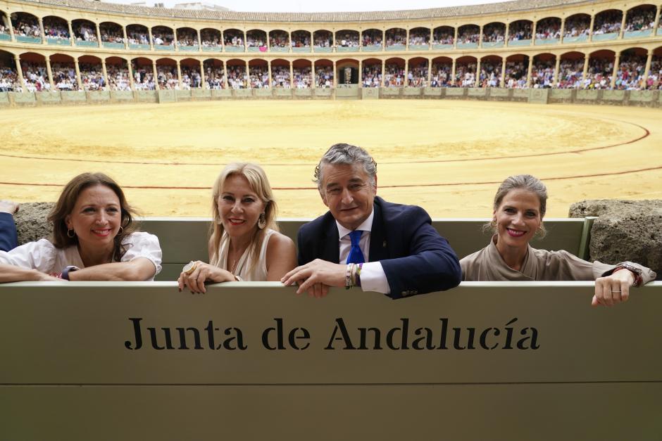 El vicepresidente primero y consejero de Presidencia, Sanidad y Emergencias, Antonio Sanz (2d), y la vicepresidenta tercera y consejera de Economía, Hacienda y Fondos Europeos, Carolina España (2i), asisten a la tradicional corrida Goyesca. A 05 de septiembre de 2026, en Ronda, Málaga (Andalucía, España). La corrida Goyesca vuelve hoy tras dos años a la Plaza de Toros de la Real Maestranza de Caballería de Ronda donde torean Diego Ventura, Morante de la Puebla, Manzanares y Juan Ortega.,Image: 1131136799, License: Rights-managed, Restrictions: , Model Release: no  , Credit line: Álex Zea / Europa Press