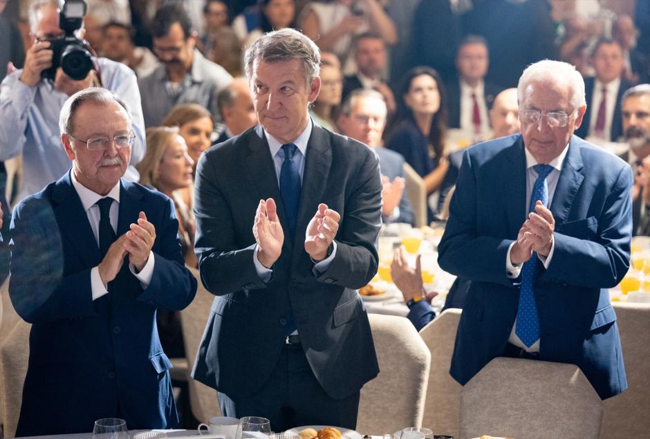 El líder del PP junto a los presidentes de Ceuta y Melilla
