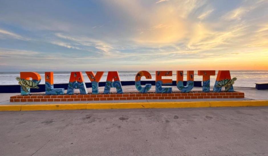 Playa Ceuta, ubicada en el municipio de Elota, en el estado de Sinaloa, México