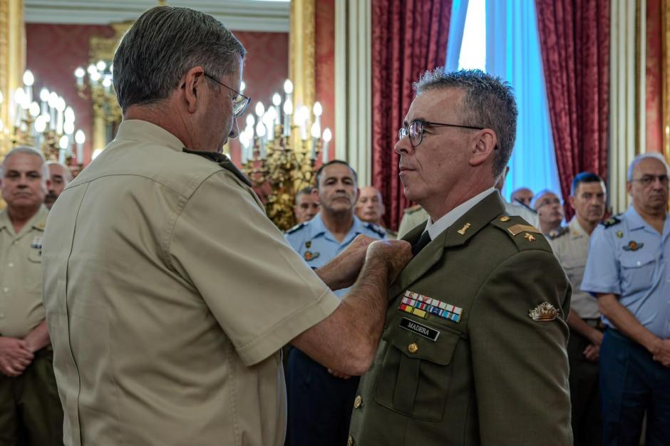 El JEME impone el distintivo de función al nuevo Suboficial Mayor