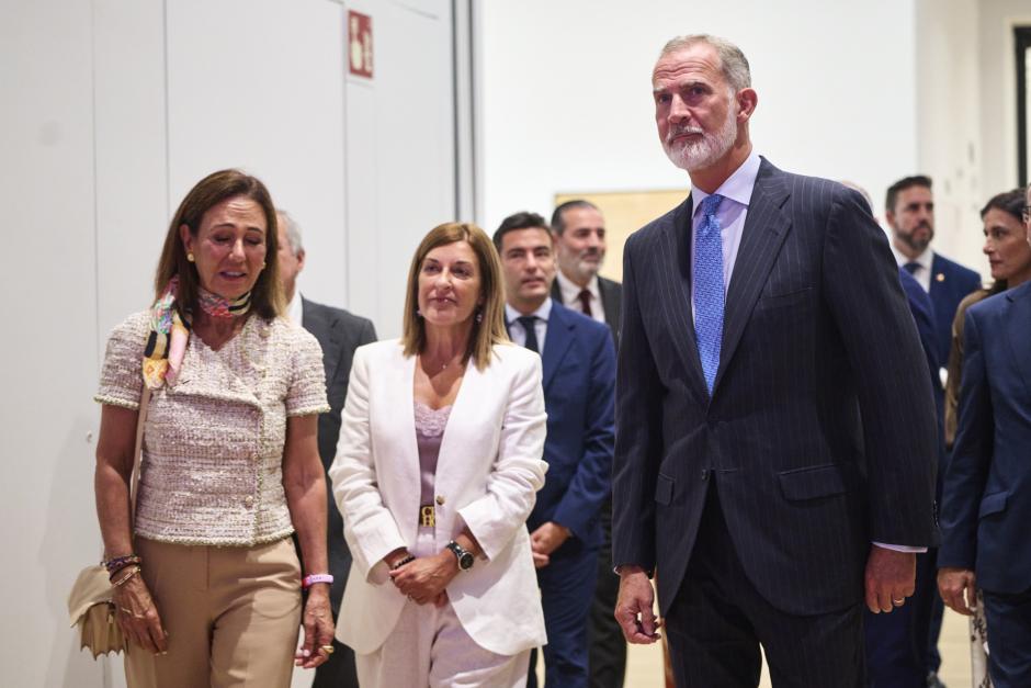 El Rey Felipe VI, con Ana Botín y María José Saenz en la inauguración de 'Faro Santander'