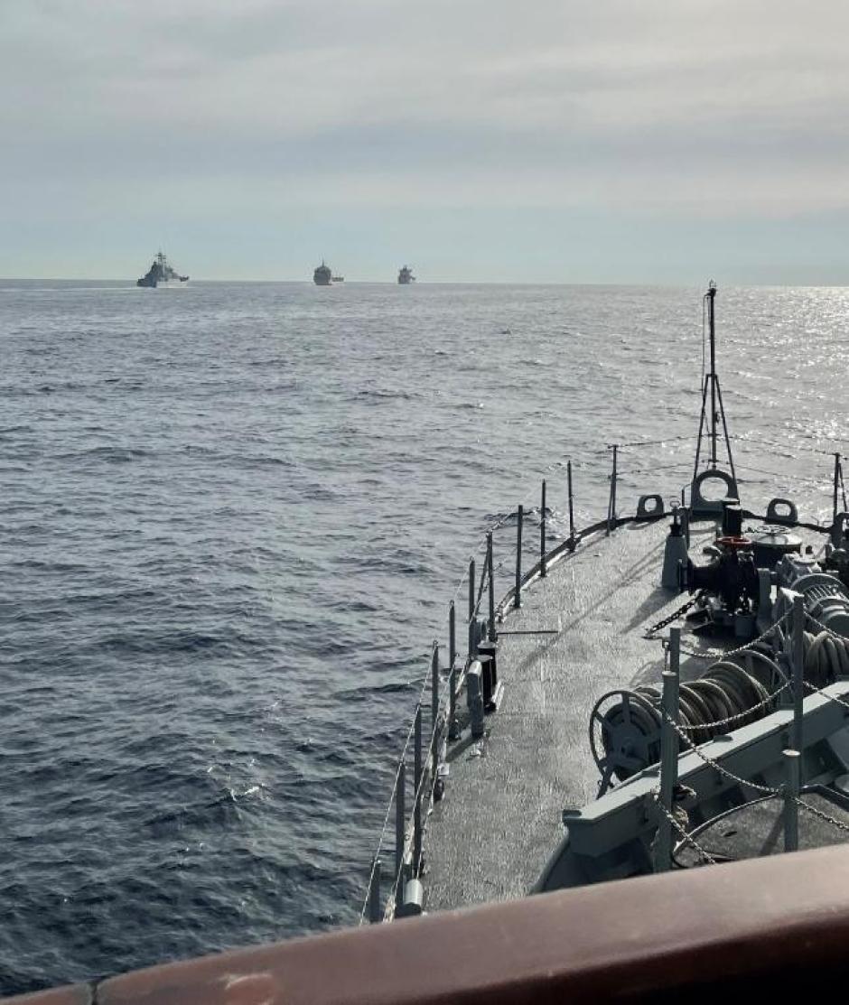 El patrullero Tagomago realizando seguimiento de buques rusos en el mar de Alborán