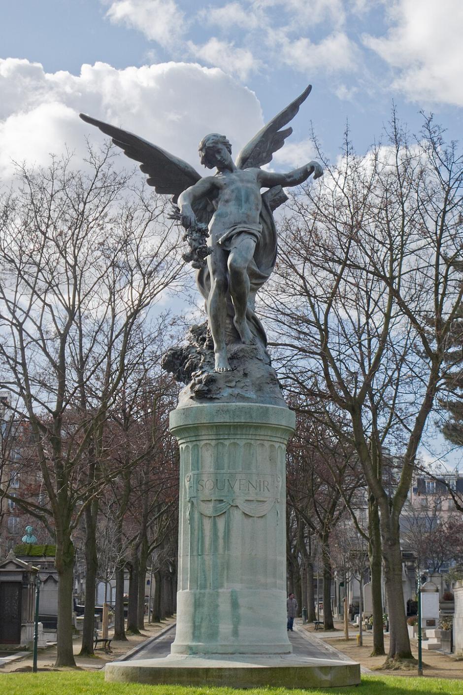 El genio del sueño eterno, escultura de Horace dadillo en el cementerio de Montparnasse