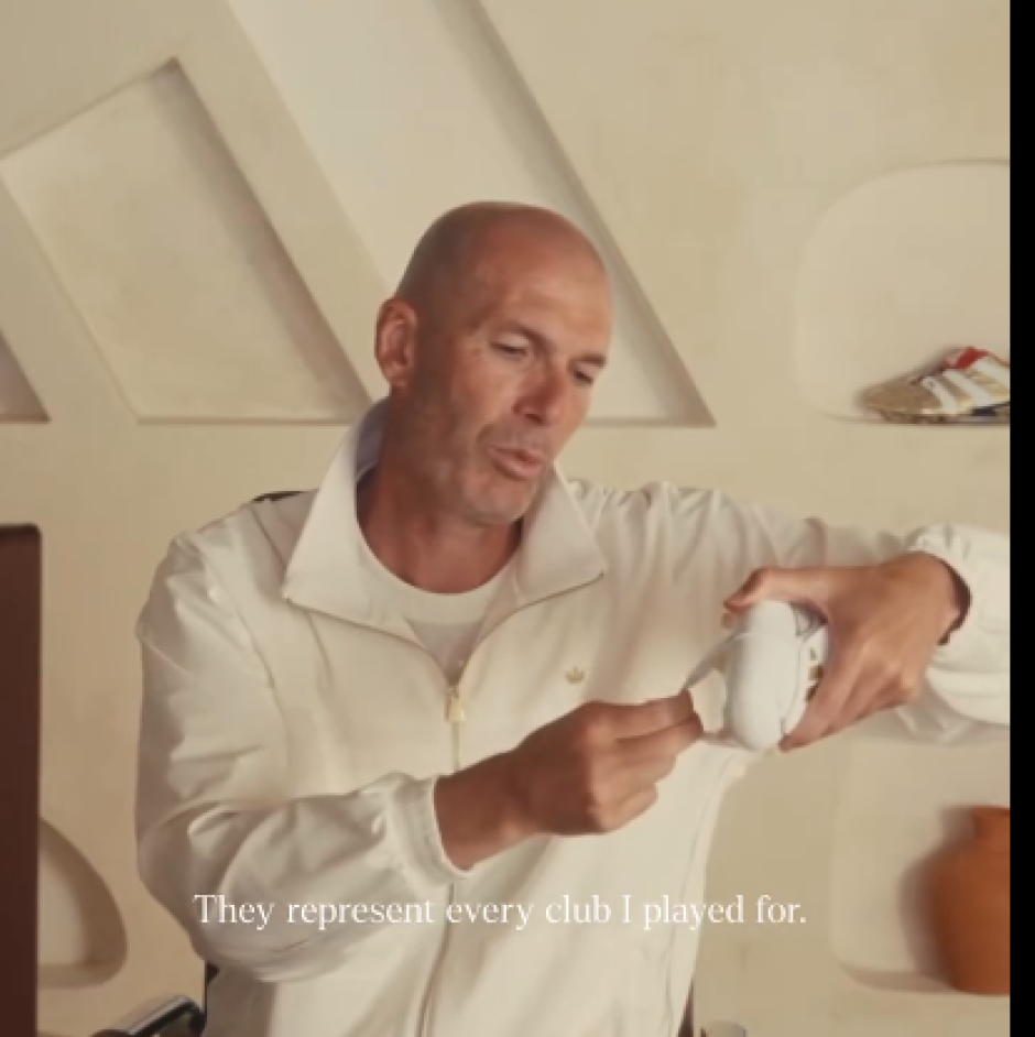 Zinedine Zidane con las nuevas botas