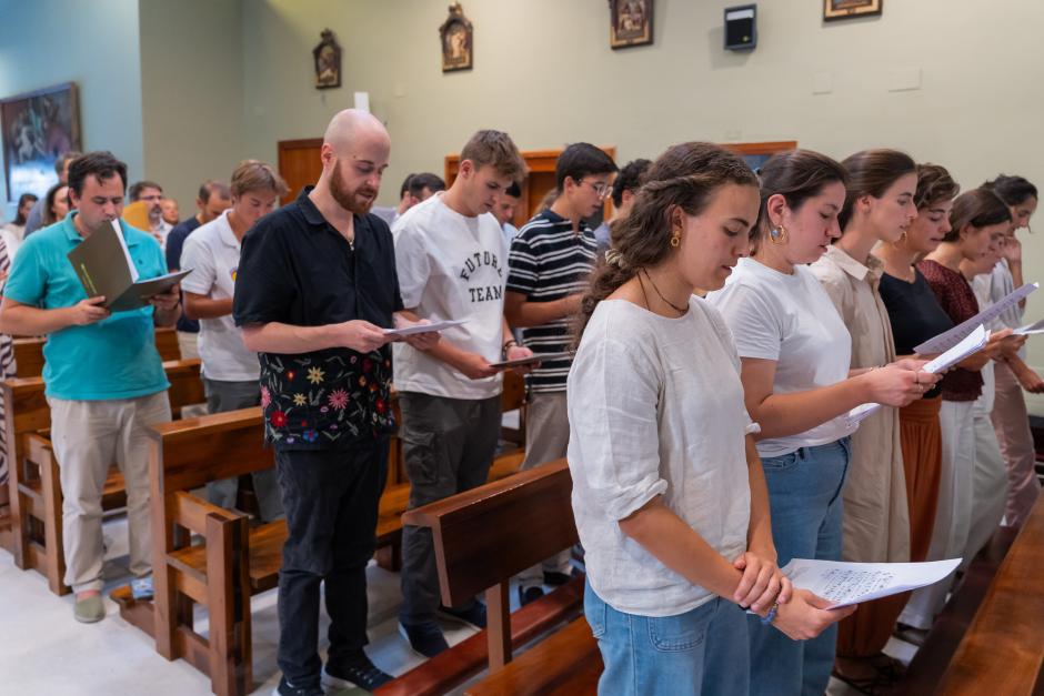 Los nuevos alumnos participan en la Santa Misa de inicio de curso
