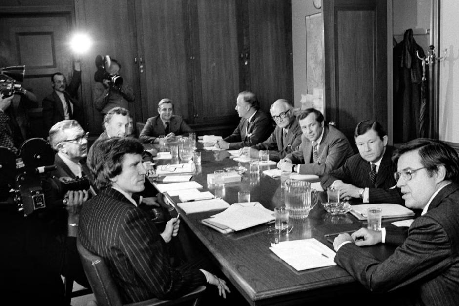 El Comité Church, un comité bipartidista creado para investigar a la CIA, el FBI y otras agencias de inteligencia estadounidenses, febrero de 1975