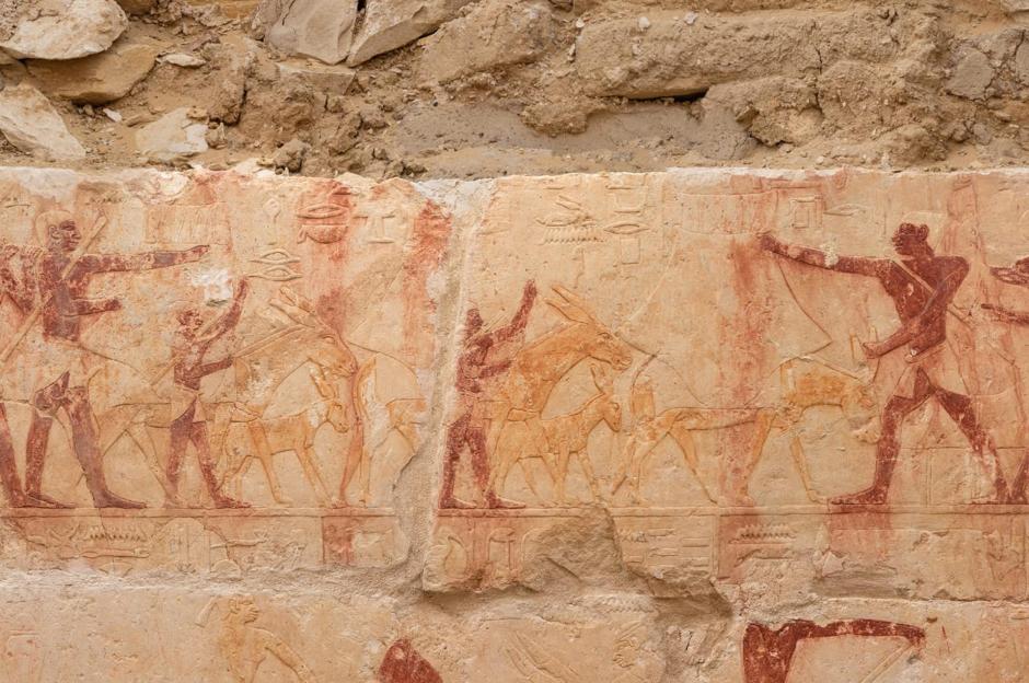 Se han conservado los colores originales de algunos relieves