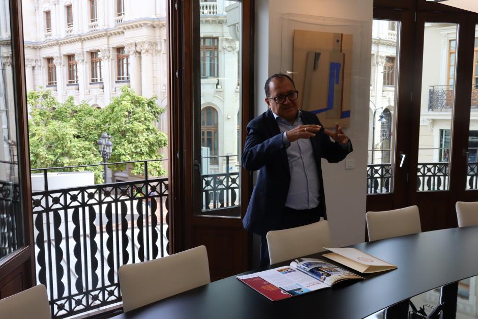 Imagen de Carlos Fornes durante su entrevista con El Debate