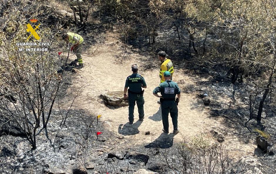 La Guardia Civil investiga el origen del fuego en la localidad zamorana de Fermoselle