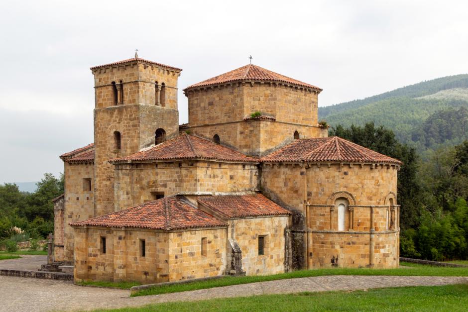 Colegiata románica de Santa Cruz de Castañeda