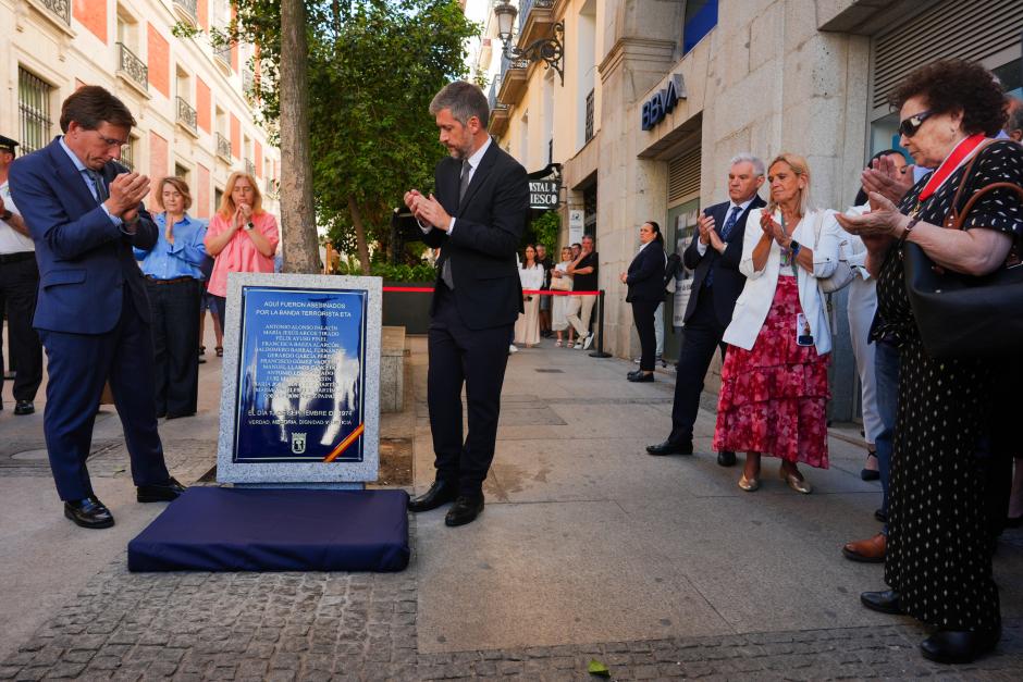 Acto homenaje a las víctimas del atentado de la banda terrorista ETA el 13 de septiembre de 1974 en la calle del Correo de Madrid, en su 52º aniversario