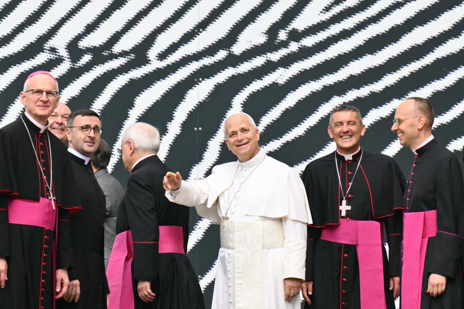 León XIV acude a inaugurar el primer capítulo del ciclo de exposiciones «Catástrofe y maravilla», titulado «AQVA», en la Biblioteca Apostólica Vaticana