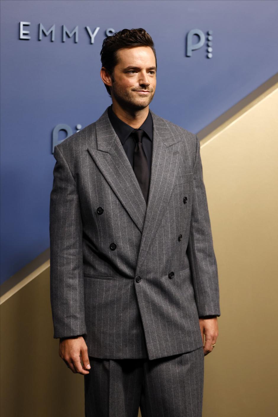 El actor Connor Hines en la alfombra de los premios Emmy 2026