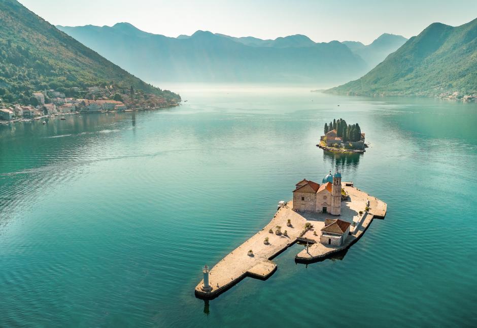 Islote de Nuestra Señora de las Rocas, cerca de Perast