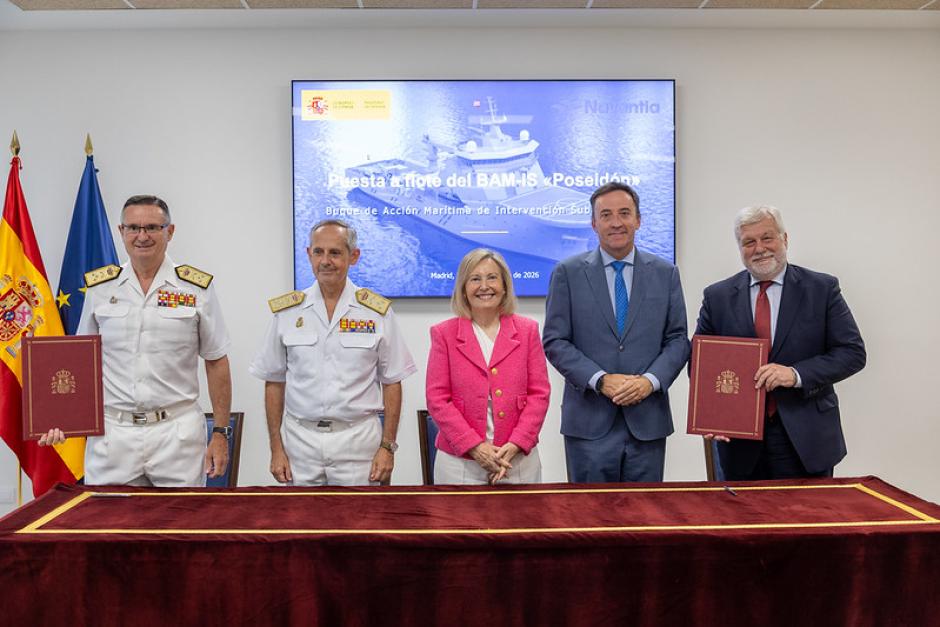 Acto de firma del hito programático de puesta a flote del Buque de Acción Marítima de Intervención Subacuática (BAM-IS), A-21 ‘Poseidón’, presidido por la secretaria de Estado de Defensa, Amparo Valcarce