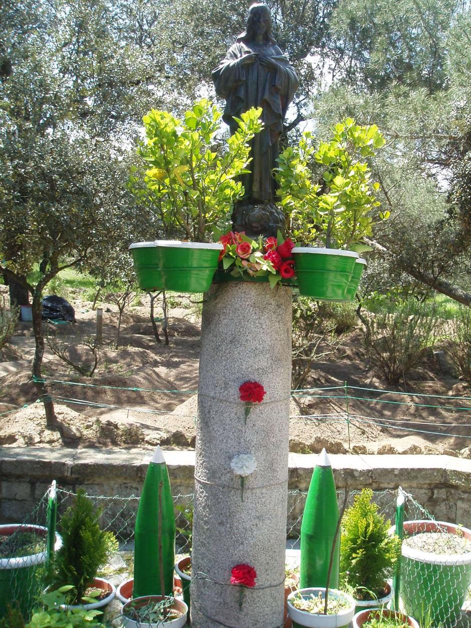 Monumento conocido popularmente como el "Cristo de las Bombas"