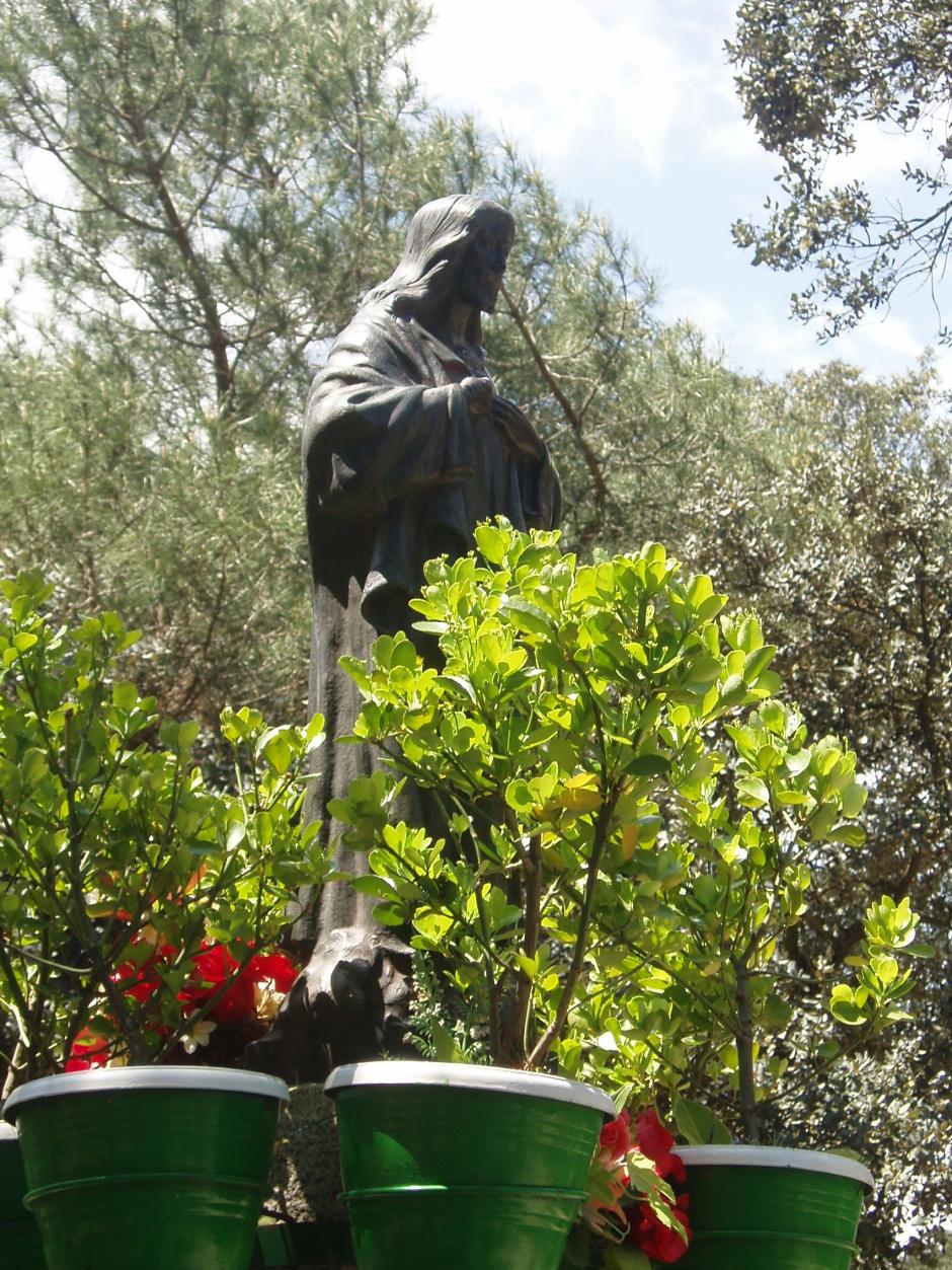 Pequeña estatua de bronce