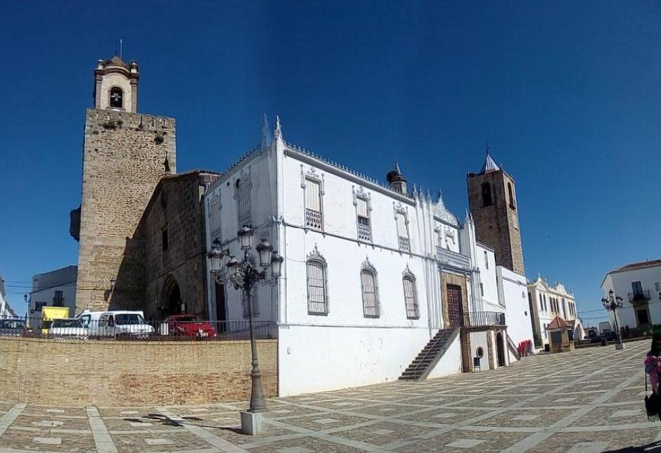 Iglesia de Santa María de la Plaza en la Plaza de la Constitución