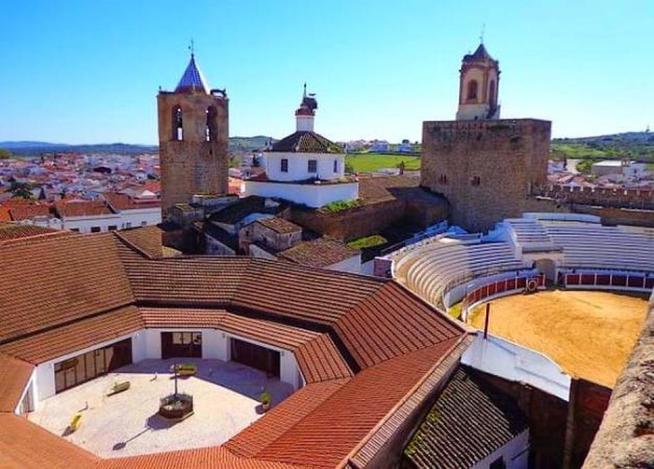 Plaza de Toros y Mercado de Abastos dentro del Castillo Templario de Fregenal de la Sierra