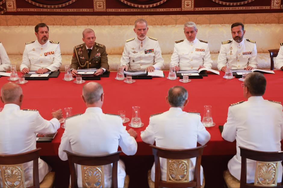 Audiencia militar del Rey a la comisión del centenario del 'Elcano'