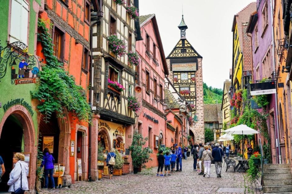 Calle principal de Riquewihr (Alsacia)
