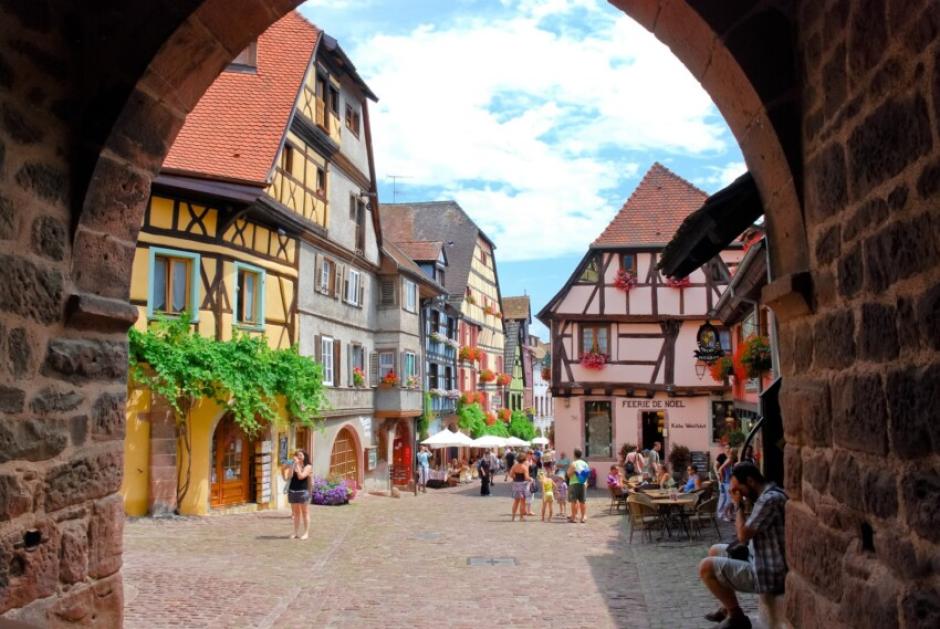 Plaza con la Féerie de Noël, la tienda de la Navidad