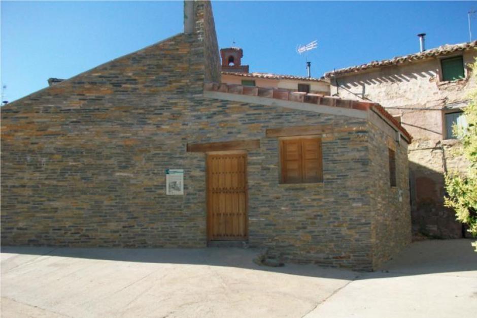 Edificio restaurado de Valdeprado, en Soria, que en su día era la fragua