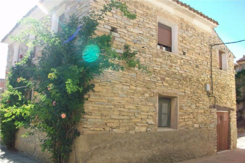 Típica casa de arquitectura soriana en Valdeprado