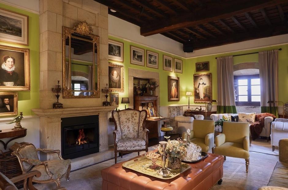 Salón del Palacio de la Helguera