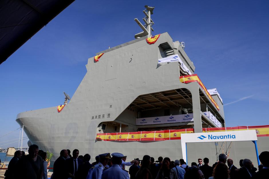 Botadura del Buque de Acción Marítima de Intervención Subacuática (BAM-IS) A-21 Poseidón, para salvamento y rescate de submarinos