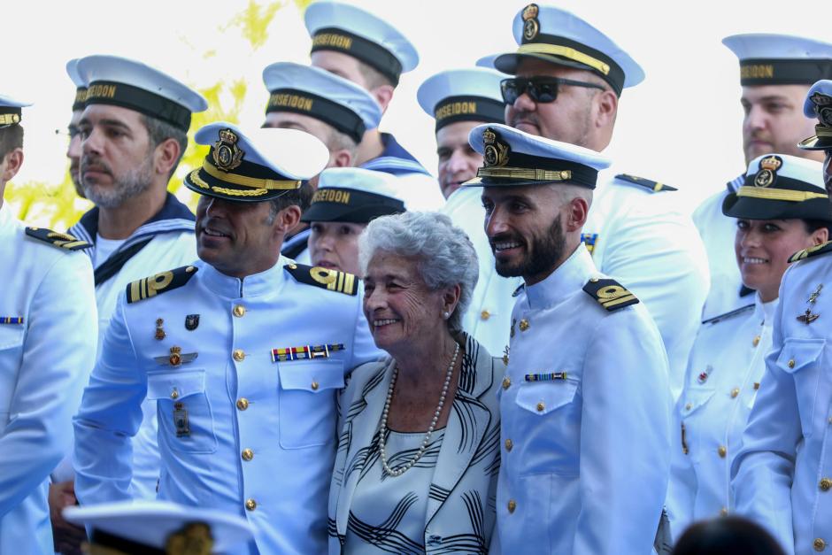 La primera arqueóloga subacuática de España, María Dolores Higuera, ha sido la madrina del bautizo del Buque de Acción Marítima de Intervención Subacuática (BAM-IS) A-21 Poseidón