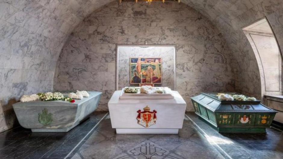 Sárcofago del rey Harald V con homenaje al mar y a la reina viuda Sonia