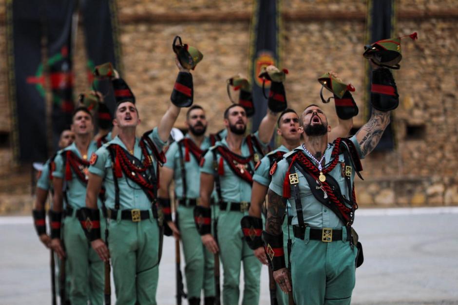 Durante el acto de homenaje a la Legión tuvo lugar la entonación de los diferentes himnos legionarios, así como el recitado de dos espíritus del Credo Legionario