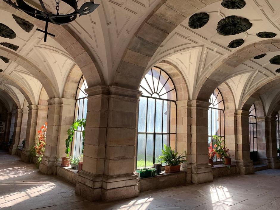 Claustro del santuario de Las Caldas