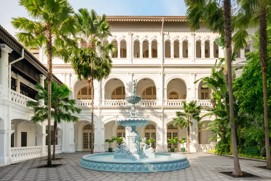 Patio del hotel Raffles de Singapur