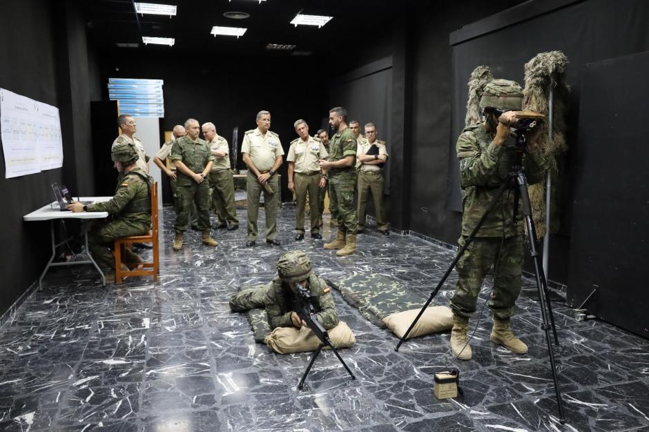 El JEME asiste a una exposición sobre la situación y actividades de la Comandancia General de Ceuta