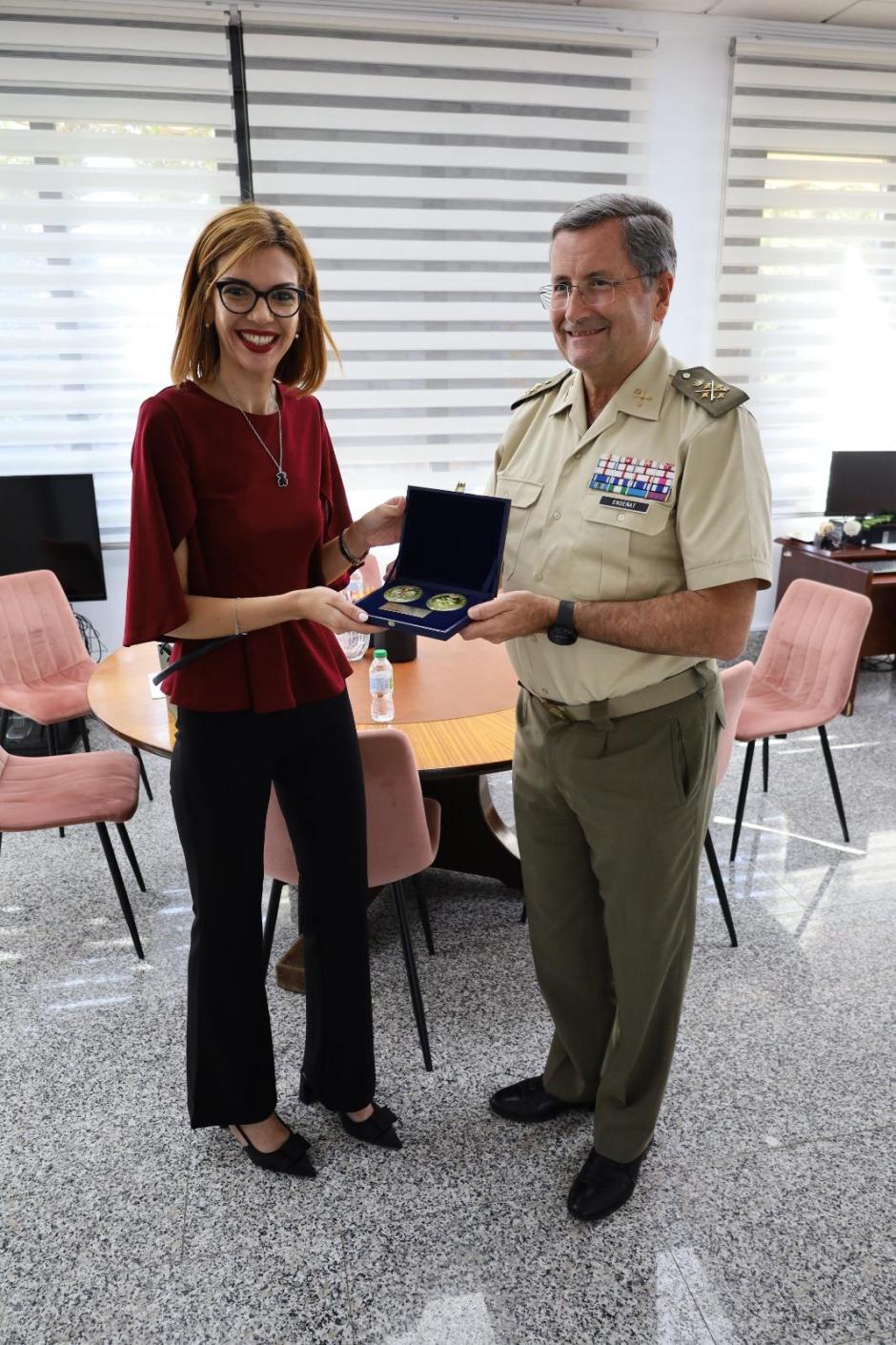 El Jefe de Estado Mayor del Ejército de Tierra con la delegada del Gobierno en Melilla, Sabrina Moh Abdelkader