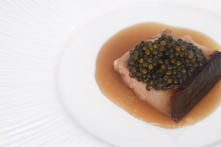 Flan de papada y caviar, plato del menú degustación de Atrio