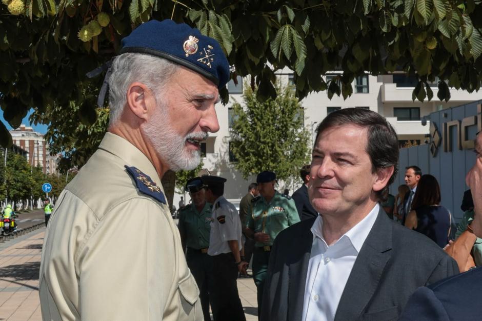 El Rey y Alfonso Fernández Mañueco, presidente de la Junta de Castilla y León