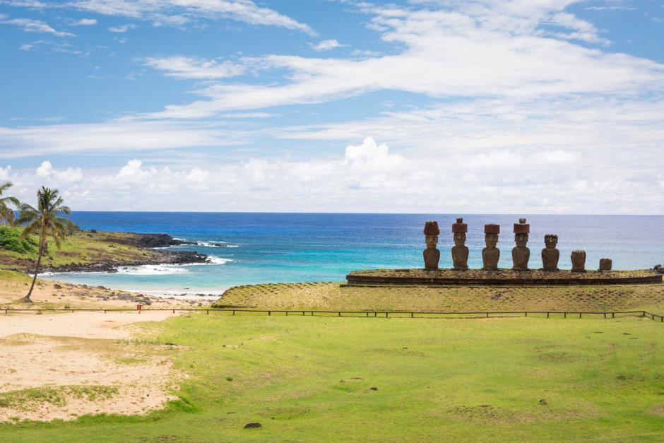Moáis en la playa de Anakena de la Isla de Pascua