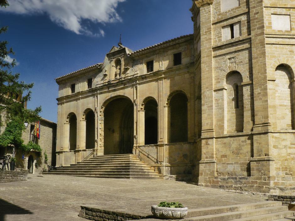 Entrada a la catedral de San Vicente Mártir