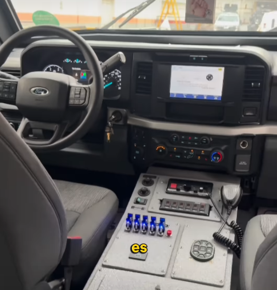 El interior conserva el logotipo del volante